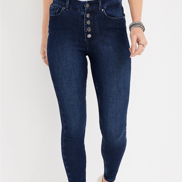 m jeans by maurices™ Limitless Jeggings—Large - Picture 6 of 6